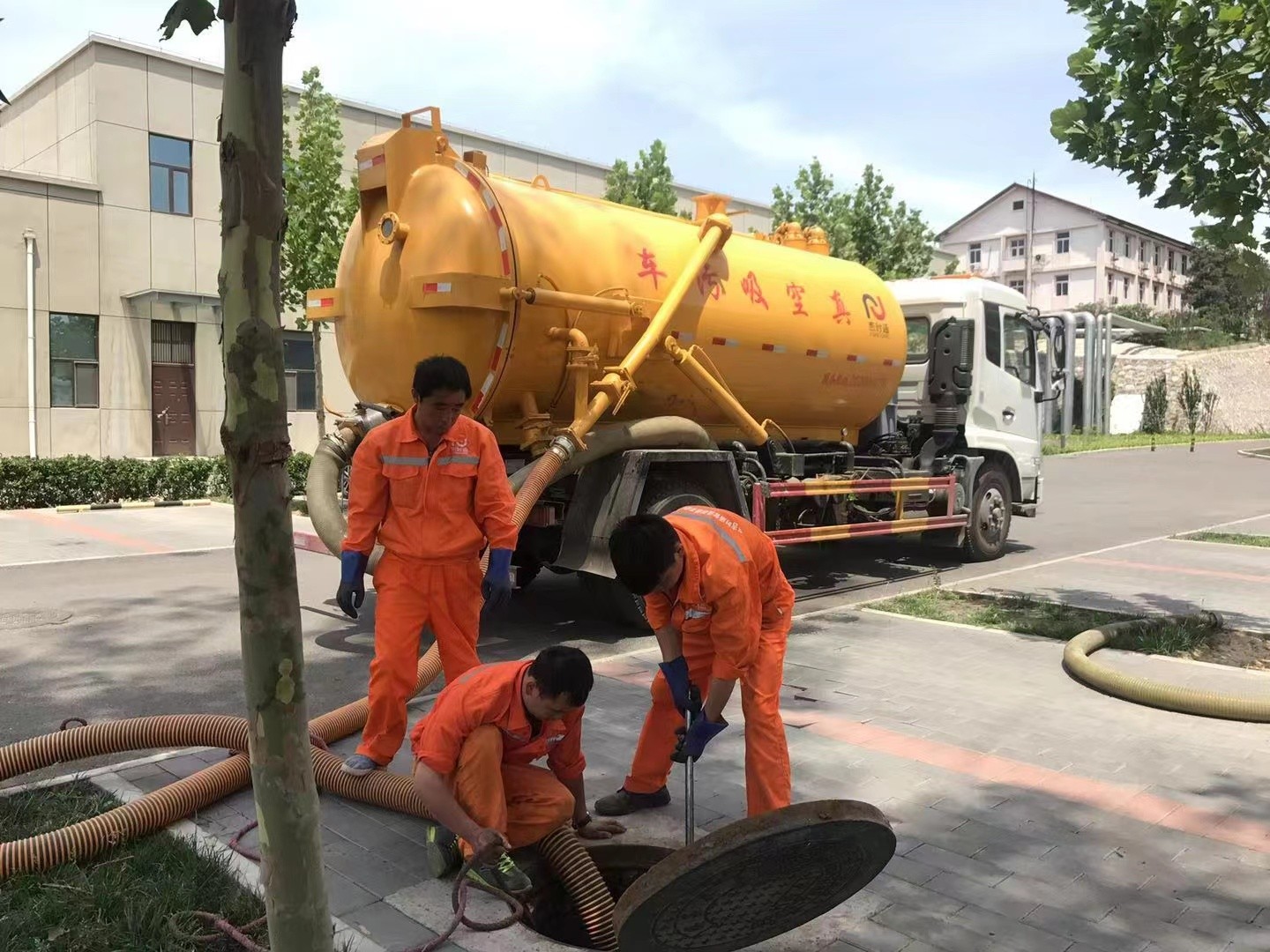 宜阳化粪池清理与5-8吨吸粪车施工效率分析